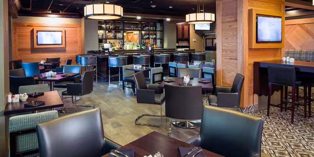 DoubleTree dining area